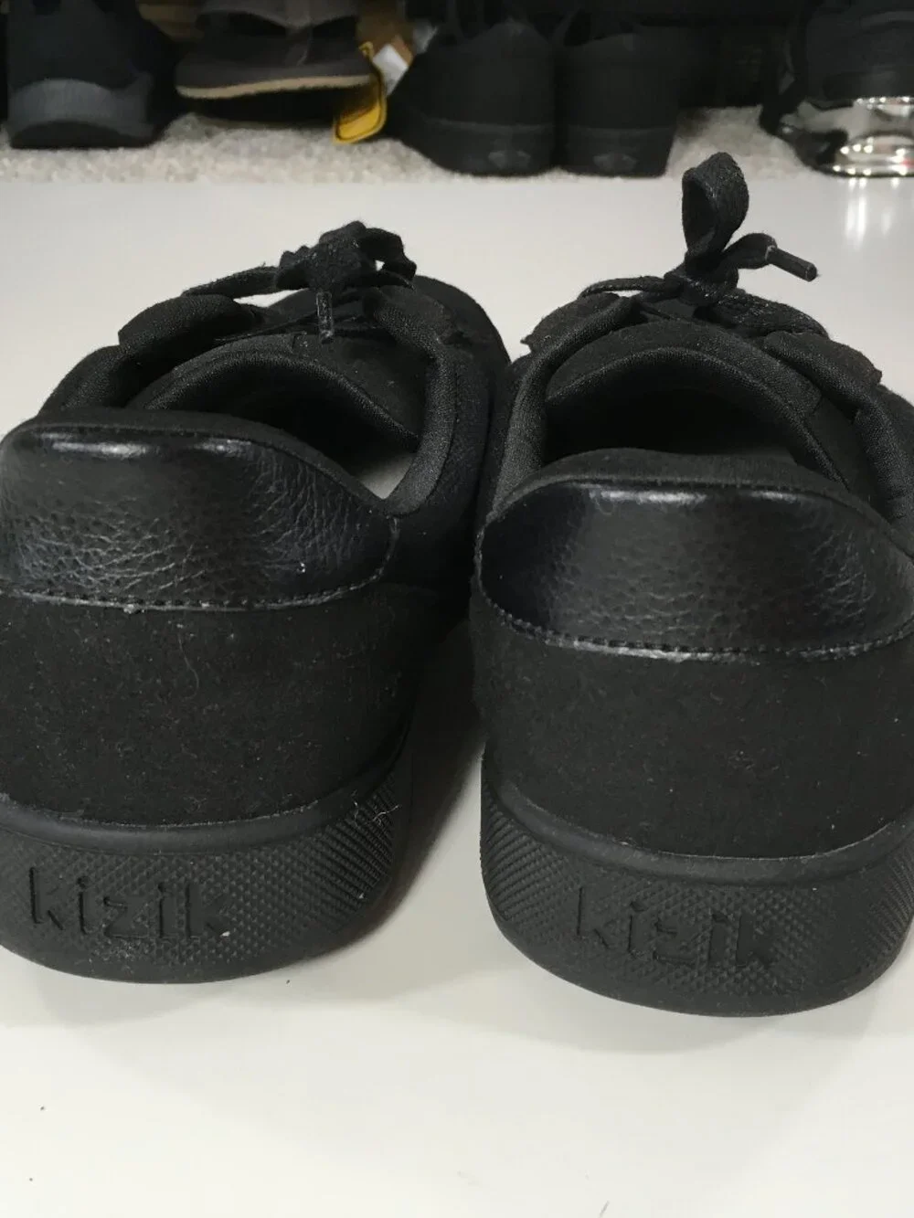 Kizik Prague Lace Up Sneakers Kids Size 7Y Black Canvas Suede